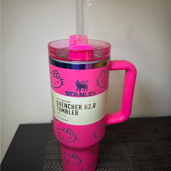 COPY Stanley Hello Kitty HOT Pink Tumbler - Picture 2 of 4